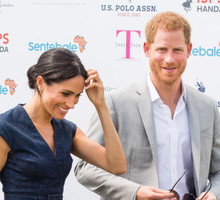 Książę Harry i Meghan Markle złamali protokół? Wszystko przez pocałunek na meczu polowym