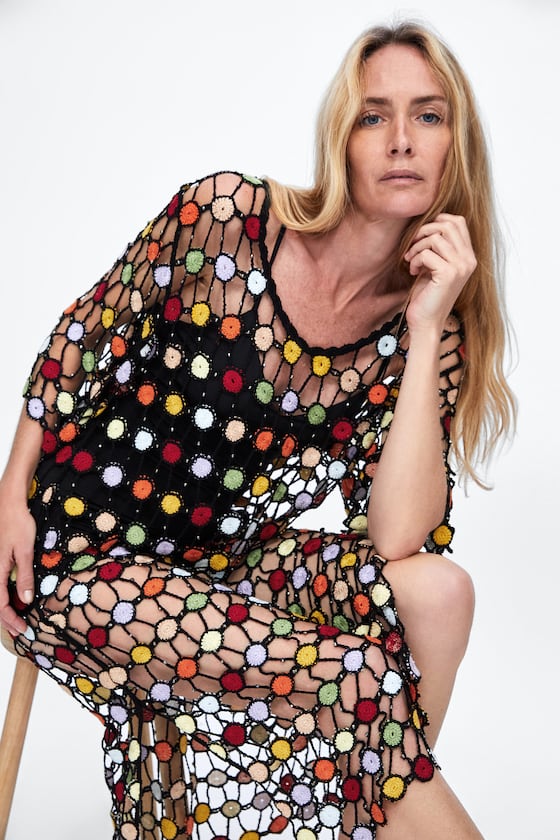 42-letnia Georgina Grenville w lookbooku Zary.