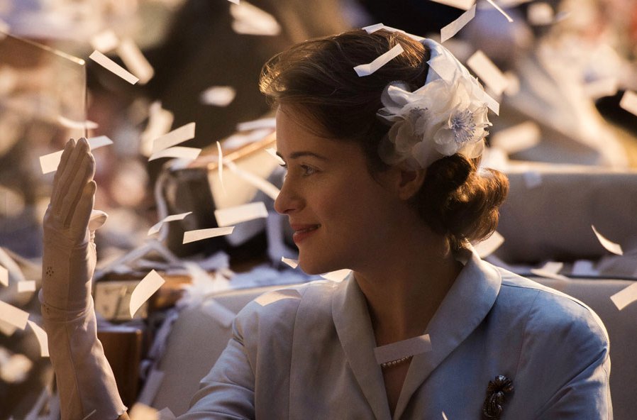 Nowe zdjęcia z 3. sezonu „The Crown”! Zobaczcie, jak wygląda Helena Bonham Carter jako księżniczka Małgorzata i Ben Daniels w roli jej męża