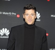 Robert Lewandowski ZAŚPIEWAŁ na weselu Anny Korcz! Ma talent?