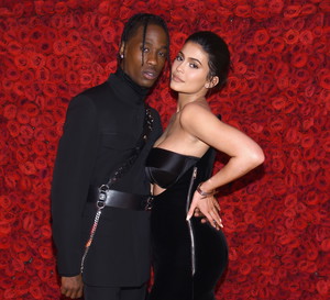 Okładka Kylie Jenner i Travisa Scotta to plagiat?