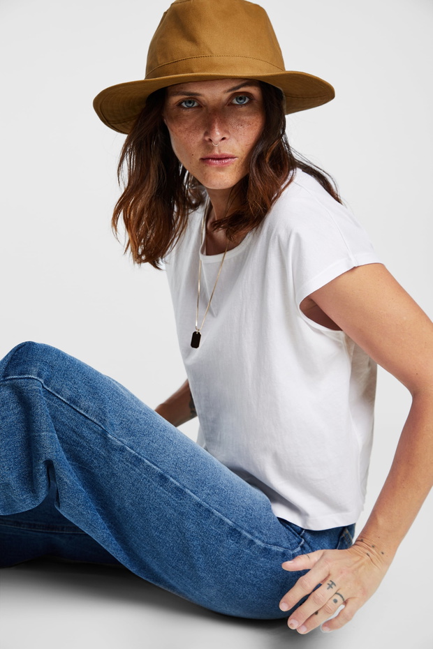 Na strone zara.com coraz więcej jest dziewczyn, które nie są wyłącznie nastolatkami.