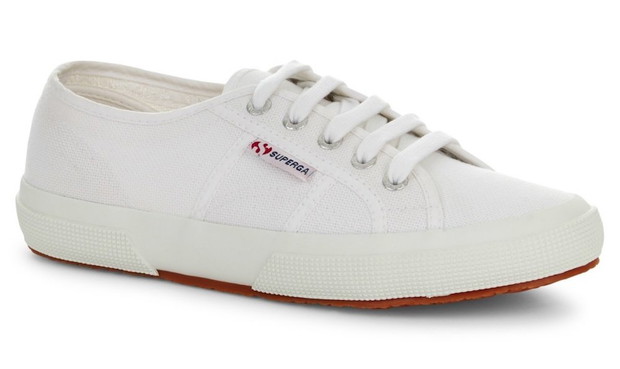 Ulubione sneakersy Kate Middleton to Superga 2750 Cotu Classics