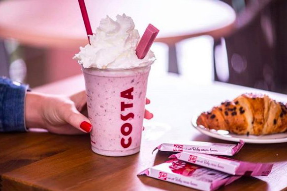 Kit Kat Ruby Frostino to jedyny napój, jakiego potrzebujesz tego lata!