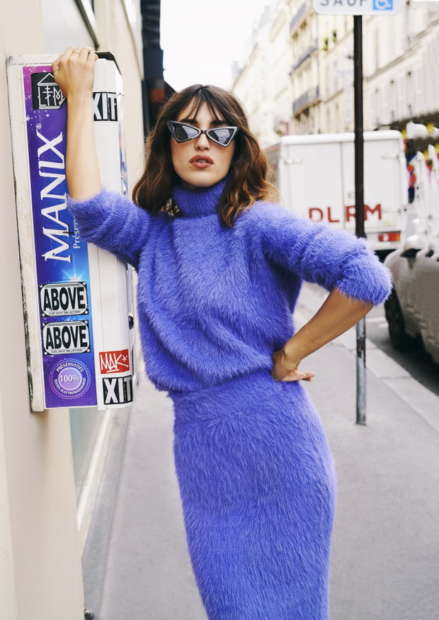 Jeanne Damas to bohaterka okładki wrześniowego numeru „Glamour”. W swoim obiektywie uchwyciła ją Zuza Krajewska, a stylizacje przygotował szef działu mody „Glamour, Michał Kuś.