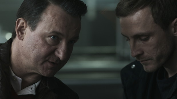 Robert Więckiewicz gra gangstera, szefa gangu.