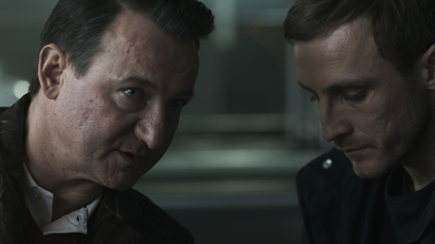 Robert Więckiewicz gra gangstera, szefa gangu.