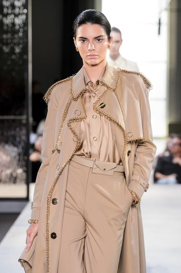 Kendall Jenner zrobiła sobie przerwe od modelingu ze wzgledu na słabą kondycję psychiczną i nieumiejętność radzenia sobie ze stresem.