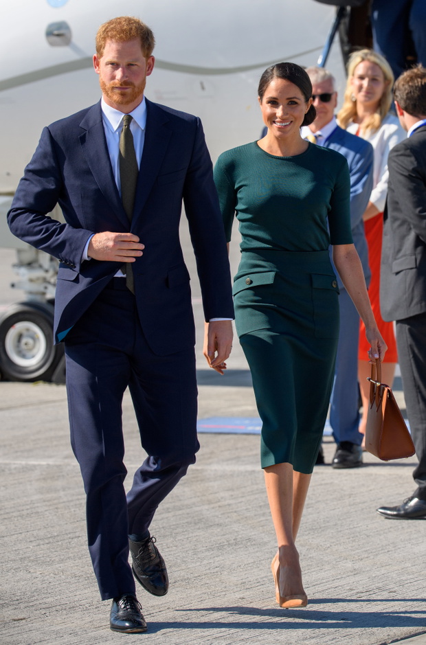 Meghan Markle i książę Harry na lotnisku w Dublinie
