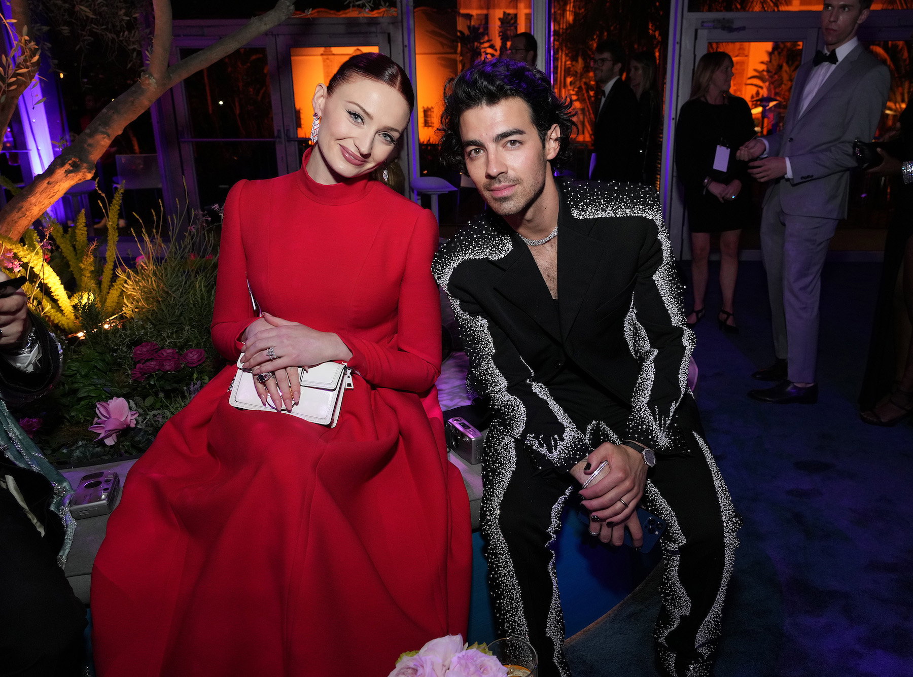 Ta kurtka długo była hitem, potem słuch po niej zaginął, teraz powraca. Noszą ją Sophie Turner i Joe Jonas (oboje!)