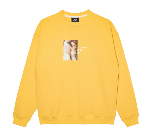 Bluza z kolekcji #SEXEDPL x Local Heroes ze zdjęciem Zuzy Krajewskiej i napisem „Let