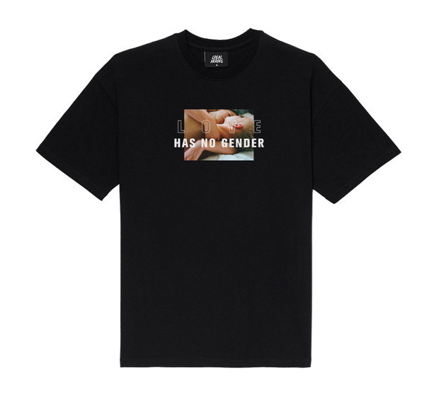 T-shirt z kolekcji #SEXEDPL x Local Heroes z napisem „Love has no gender”