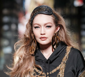 moschino-hm-event-1-Gigi Hadid-2