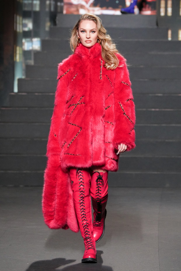 Pokaz kolekcji H&M x Moschino - Candice Swanepoel