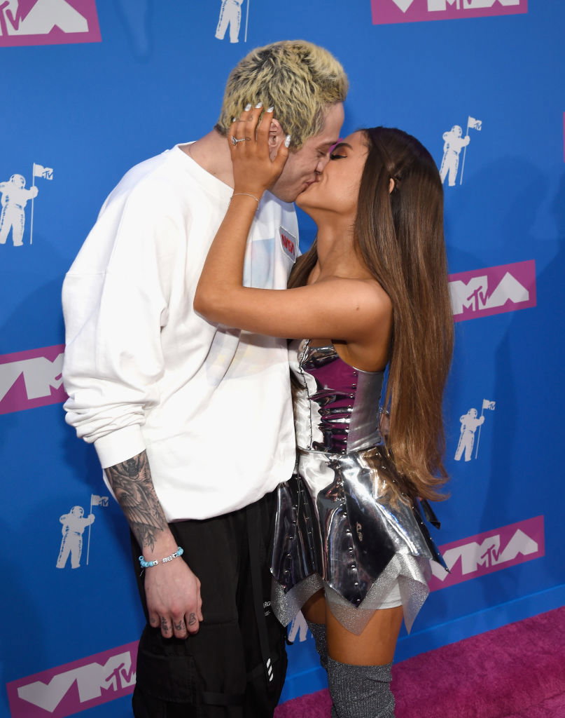 Pete Davidson wyśmiał zaręczyny z Arianą Grande. Wokalistka mocno odpowiada!