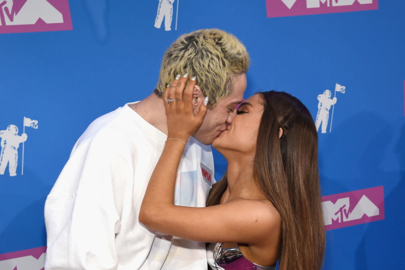 Pete Davidson wyśmiał zaręczyny z Arianą Grande. Wokalistka mocno odpowiada!