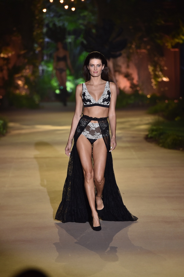 Isabeli Fontana na pokazie kolekcji Intimissimi „Enchanted Forest” na jesień-zimę 2018/2019