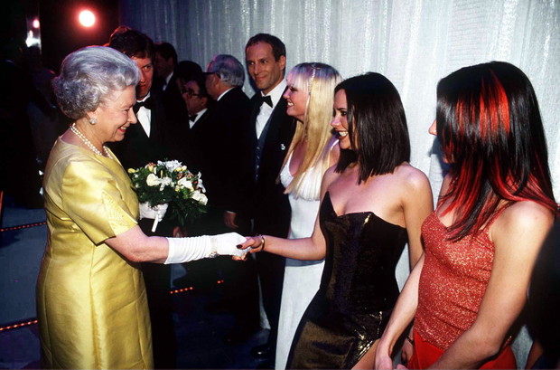 W 1997 roku Spice Girls spotkały się z królową Elżbietą II.