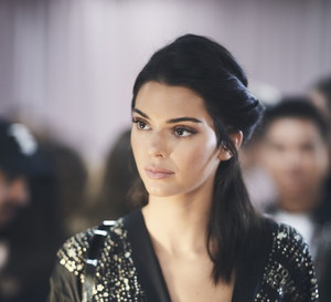 Kendall Jenner zapytana o to, która z jej sióstr, przedstawicielek klanu Kardashian-Jenner ma zadatki na Aniołka VS, bez wahania odpowiada, że wszystkie. Ale wskazuje, że jedna z nich ta rola jest po prostu pisana. Zgodzicie się z jej wyborem?