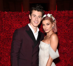 Shawn Mendes zdradził, co tak naprawdę łączyło go z Hailey Baldwin, zanim została żoną Justina Biebera