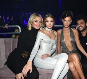 The Weeknd z Bellą, Gigi i Yolanda Hadid po pokazie Victoria's Secret
