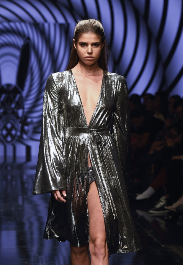 Los Angeles Fashion Week - Ania Markowska na pokazie Mister Triple X