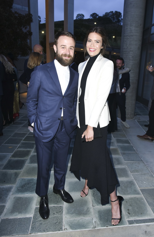 Mandy Moore zanim związała się z Taylorem Goldsmithem, była żoną starszego od siebie o dekadę Ryana Adamsa. Przed zaręczynami z obecnym mężem pozostawała w separacji z Goldsmithem, z którym rozwiodła się w 2016 roku.