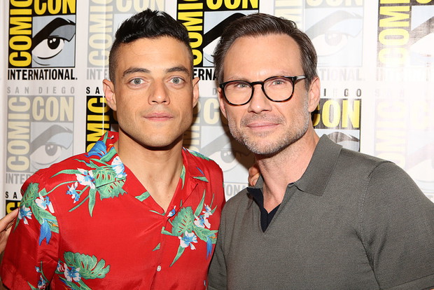 Rami Malek chodził do szkoły średniej z przyrodnią siostrą Christiana Slatera, z którym grał w serialu „Mr. Robot”.