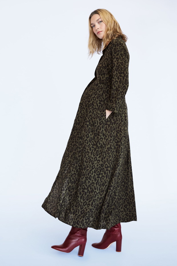 Sukienka w zwierzęcy print z kolekcji Zara dla przyszłych mam, 199 zł.