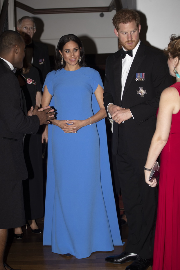 To jedna z najlepszych ciążowych stylizacji Meghan Markle. Księżna Sussex ma na sobie kreację marki Safiyaa.