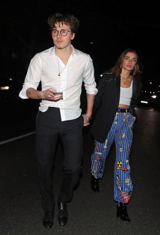 Brooklyna i jego nową dziewczyną przyłapano po afterparty British Fashion Awards.