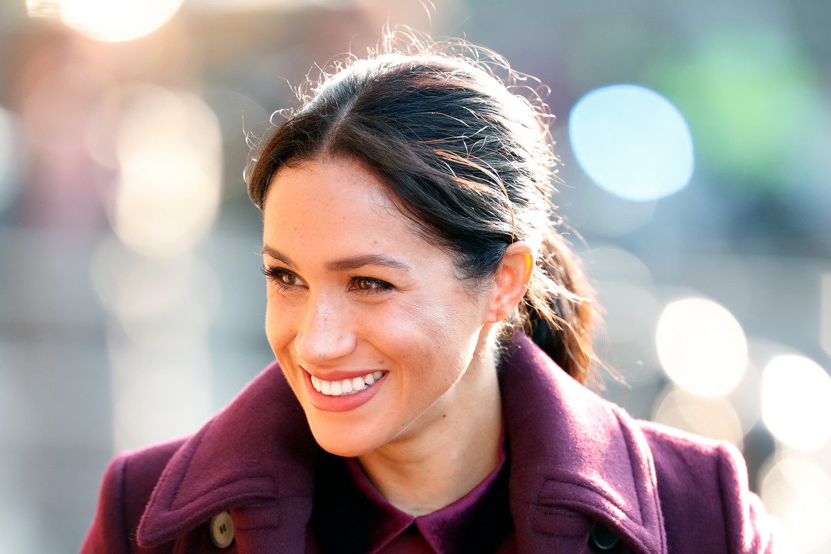 Meghan Markle to osoba, dla której królowa Elżbieta II najczęściej naginała dworską etykietę. Jeśli jednak chodzi o poród, być może za sprawą księżnej Sussex powrócą do łask dawne zwyczaje.