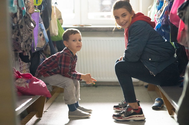 Kadr z serialu „Zawsze warto” z Julią Wieniawą, Weroniką Rosati i Katarzyną Zielińsk