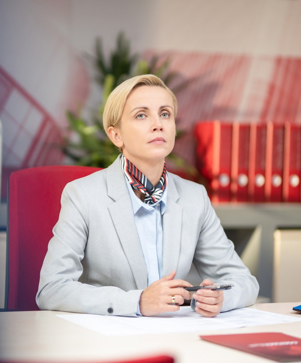 Kadr z serialu „Zawsze warto” z Julią Wieniawą, Weroniką Rosati i Katarzyną Zielińsk