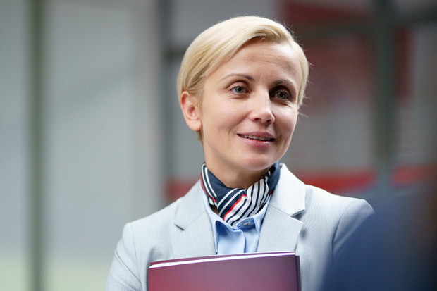 Kadr z serialu „Zawsze warto” z Julią Wieniawą, Weroniką Rosati i Katarzyną Zielińsk