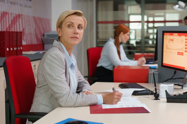 Kadr z serialu „Zawsze warto” z Julią Wieniawą, Weroniką Rosati i Katarzyną Zielińsk
