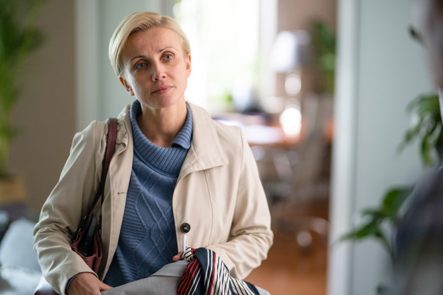Kadr z serialu „Zawsze warto” z Julią Wieniawą, Weroniką Rosati i Katarzyną Zielińsk