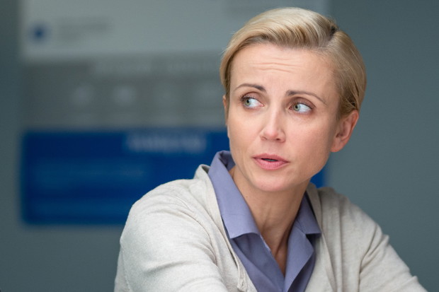 Kadr z serialu „Zawsze warto” z Julią Wieniawą, Weroniką Rosati i Katarzyną Zielińsk