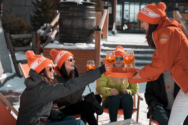 Z lampką Aperol Spritz w ręku!