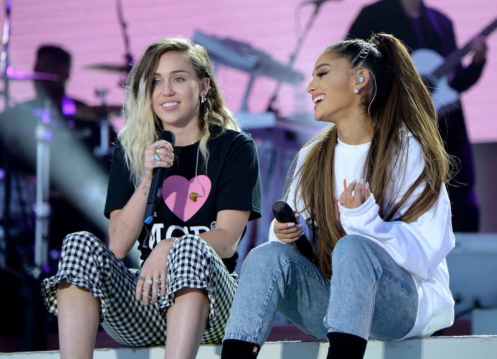 Miley Cyrus w coverze „No Tears Left To Cry” Ariany Grande