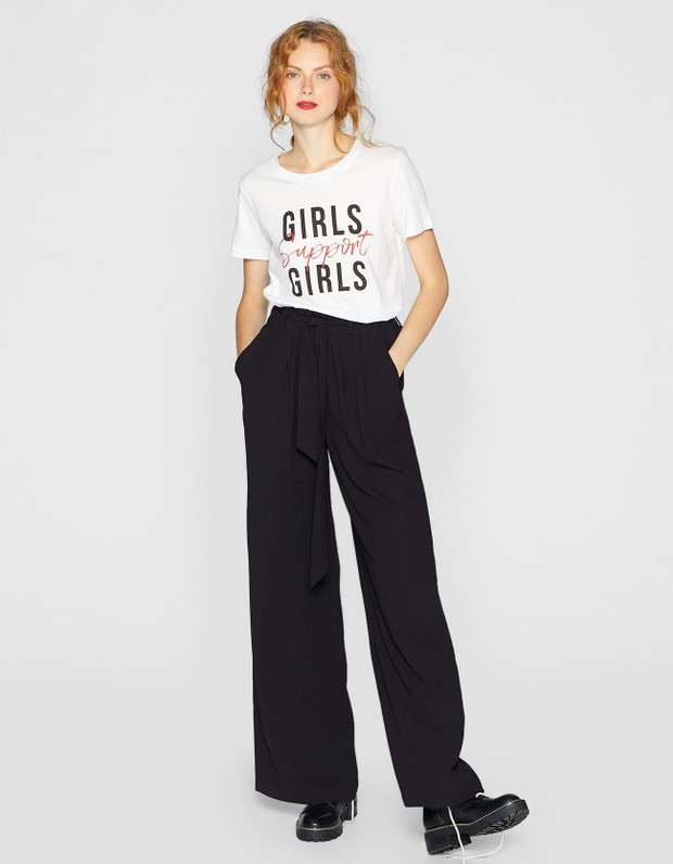 Biały t-shirt z napisami Stradivarius, 15,99 zł