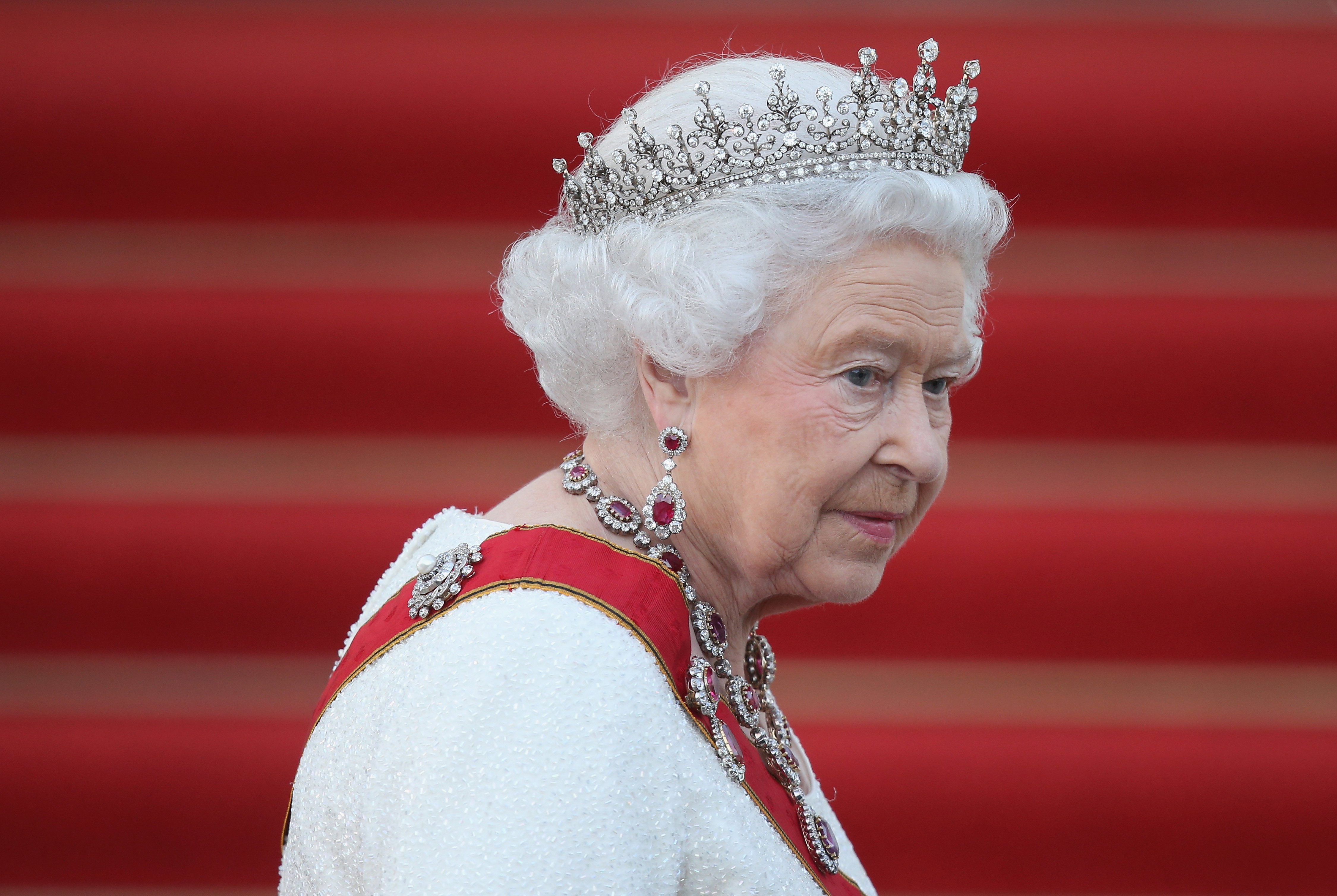 Królowa Elżbieta nie raz decydowała się nagiąć etykietę dla Meghan Markle, jednak takiego obrotu spraw się nie spodziewała.
