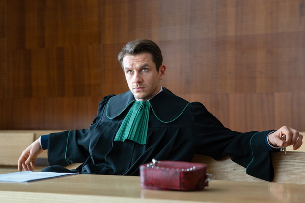 Kadr z serialu „Zawsze warto” z Julią Wieniawą, Weroniką Rosati i Katarzyną Zielińsk