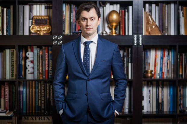 Kadr z serialu „Zawsze warto” z Julią Wieniawą, Weroniką Rosati i Katarzyną Zielińsk