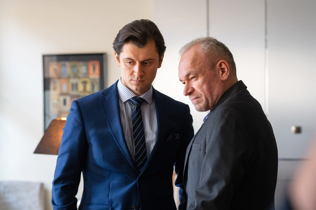 Kadr z serialu „Zawsze warto” z Julią Wieniawą, Weroniką Rosati i Katarzyną Zielińsk