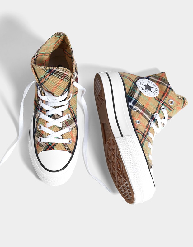 Trampki z limitowanej kolekcji Bershka x Converse (tylko online), 279,30 zł