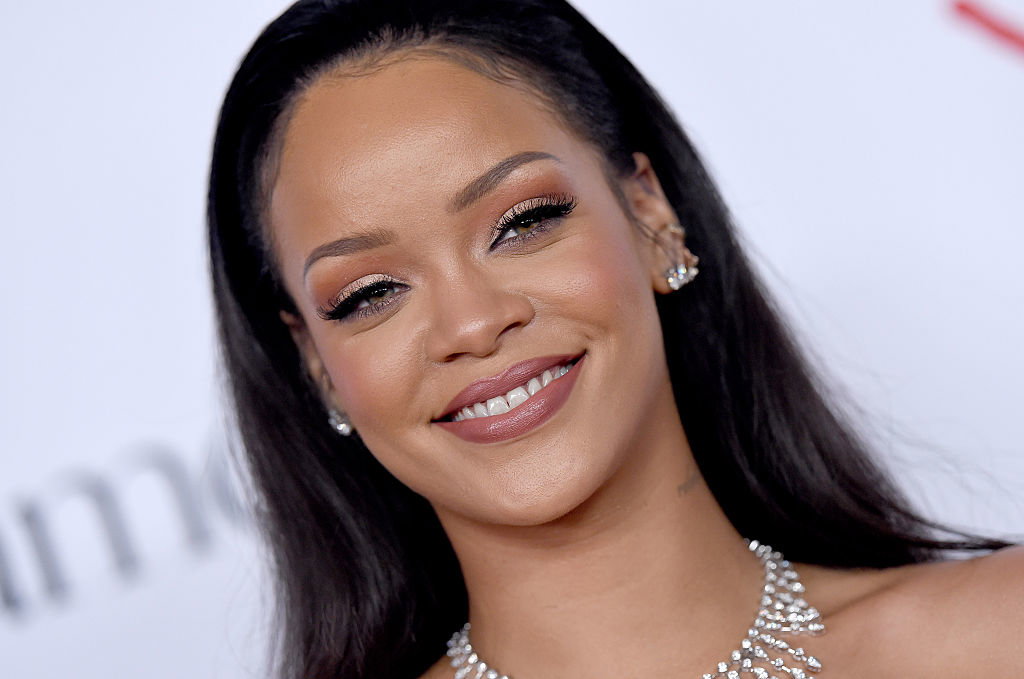 Rihanna zapowiada kolejną markę i pozywa swojego ojca… Co się stało?