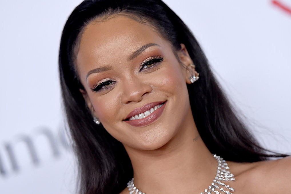 Rihanna zapowiada kolejną markę i pozywa swojego ojca… Co się stało?