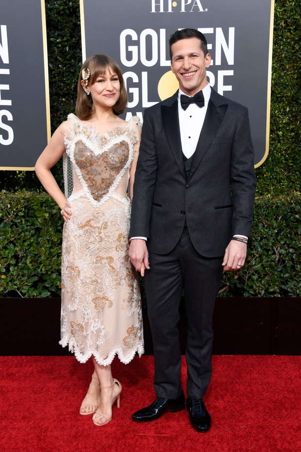 Złote Globy 2019: Gospodarz wieczoru Andy Samberg z żoną Joanną Newsom, słynną harfistką.