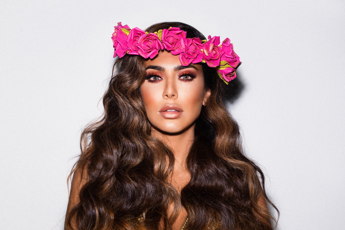 Huda Kattan: guru makijażu, założycielka marki Huda Beauty, blogerka i prawdziwa Girl Boss